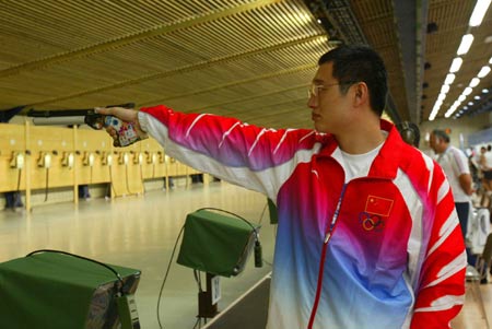 星空体育中国官网-阿联酋射击名将夺得铜牌，喜笑颜开的简单介绍